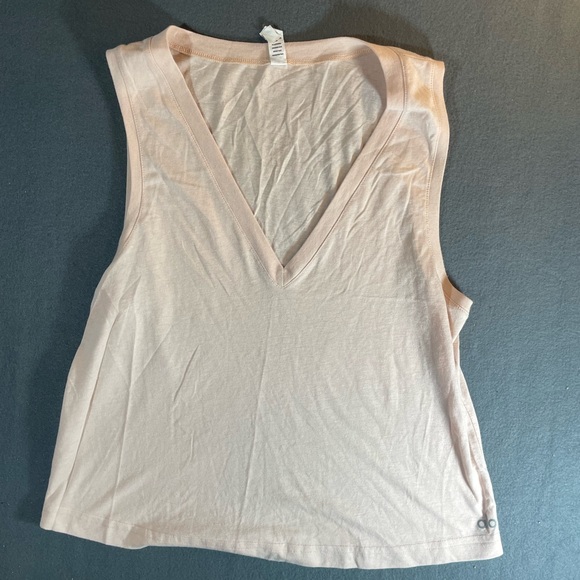 ALO Yoga Tops - Women's peach/cream Sleeveless crop Top